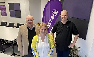 Die Geschwister Sven (35) und Svenja Wortmann (36) neben ihrem Vater, dem Firmengründer Siegbert Wortmann (67). - mika