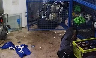 In der Garage haben die unbekannten Täter verschiedene Materialien der Sportler beschädigt und zerstört. - Raffael Giebel In der Garage haben die unbekannten Täter verschiedene Materialien der Sportler beschädigt und zerstört. - Raffael Giebel