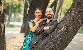 Mirabai Ceiba, Manish Vyas und andere Künstler und Yogalehrer sind beim Musikfestival bei Yoga Vidya dabei. - Brenda islas Mirabai Ceiba, Manish Vyas und andere Künstler und Yogalehrer sind beim Musikfestival bei Yoga Vidya dabei. - Brenda islas