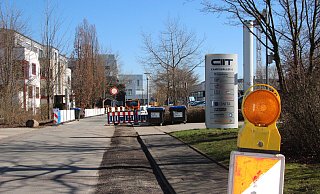 Noch ist die Campusallee Baustelle. Ist sie erst einmal fertig, wird sie zur Sackgasse. Am Boulevard Ost in Höhe der Smart Food Factory endet die Durchfahrt. - Katrin Kantelberg Noch ist die Campusallee Baustelle. Ist sie erst einmal fertig, wird sie zur Sackgasse. Am Boulevard Ost in Höhe der Smart Food Factory endet die Durchfahrt. - Katrin Kantelberg