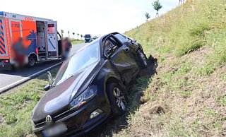 Ein 46-jähriger Golffahrer landet an der Böschung. - Polizei Herford Ein 46-jähriger Golffahrer landet an der Böschung. - Polizei Herford