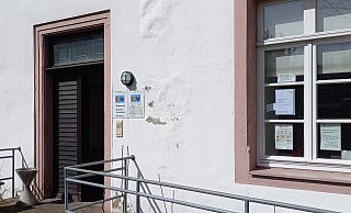 Anlaufpunkt für Ratsuchende: Das Sprachcafé im Palais Schieder. - Caritas Anlaufpunkt für Ratsuchende: Das Sprachcafé im Palais Schieder. - Caritas
