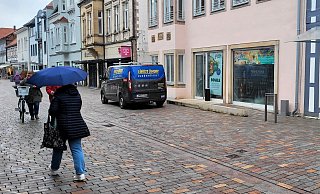 Um den Sockel am Gebäude an der Mittelstraße 70 gab es Streit. In Kürze eröffnet dort das Restaurant "Mahalo". - Katrin Kantelberg Um den Sockel am Gebäude an der Mittelstraße 70 gab es Streit. In Kürze eröffnet dort das Restaurant "Mahalo". - Katrin Kantelberg