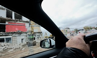 Die vorübergehende Einbahnregelung wegen der Baustelle am Hornschen Tor gibt einen Eindruck davon, wie sich eine generelle Einbahnregelung auf dem Innenstadtring auswirken könnte. Foto: Sven Koch - Sven Koch Die vorübergehende Einbahnregelung wegen der Baustelle am Hornschen Tor gibt einen Eindruck davon, wie sich eine generelle Einbahnregelung auf dem Innenstadtring auswirken könnte. Foto: Sven Koch - Sven Koch