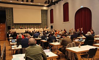 Bei der Frage, wer dem Hauhaltsplan für 2022 zustimmt, blieben die Hände der CDU-Fraktion unten. - Jana Beckmann