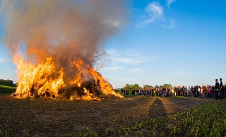 Das Osterfeuer der Löschgruppe Biemsen-Ahmsen. - Archivfoto: Feuerwehr Bad Salzuflen