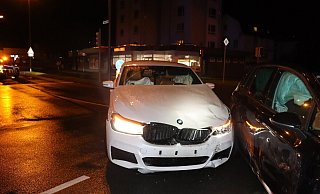 Weil er ein Rotlicht missachtet hatte, stieß der Lagenser BMW-Fahrer auf einer Kreuzung in Herford mit dem VW einer Mellerin zusammen. - Polizei Herford