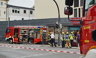 Aus einer Kühlmittelleitung ausströmendes Gas führte zu einem Feuerwehreinsatz am Montagnachmittag am Hasselter Platz. - Leon Stock Aus einer Kühlmittelleitung ausströmendes Gas führte zu einem Feuerwehreinsatz am Montagnachmittag am Hasselter Platz. - Leon Stock
