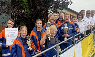 Stolze Sieger: Das Team aus Kalletal-Bentorf. - Feuerwehr Schieder-Schwalenberg