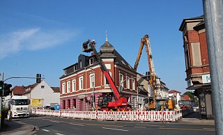 Auf dem Grundstück des früheren Bordells an der Kreuzung Bundesstraße 66/Pottenhauser Straße soll eine kleine Grünfläche entstehen.  - Cordula Gröne