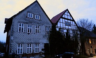 Der Verfall ist am leerstehenden Haus Nummer 31 an der Varenholzer Straße deutlich zu erkennen. - Lorraine Brinkmann Der Verfall ist am leerstehenden Haus Nummer 31 an der Varenholzer Straße deutlich zu erkennen. - Lorraine Brinkmann