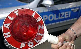 Ein übermüdeter Autofahrer hat einen Unfall verursacht. - Symbolbild: Pixabay Ein übermüdeter Autofahrer hat einen Unfall verursacht. - Symbolbild: Pixabay