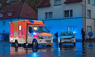 Der Rettungswagen und der Ford Mondeo sind am Montagnachmittag zusammengestoßen. - FREITAG-TV