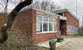 Das Jugendzentrum Detmold-West in der Oerlinghauser Straße liegt neben dem Sportplatz. Es soll Ende März geschlossen werden. - Cordula Gröne Das Jugendzentrum Detmold-West in der Oerlinghauser Straße liegt neben dem Sportplatz. Es soll Ende März geschlossen werden. - Cordula Gröne