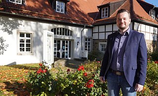 Das Rathaus in Schieder-Schwalenberg ist der neue Arbeitsplatz von Mathias Koch aus Detmold. Der 34-Jährige hat im Juli seine Stelle zum Fachbereichsleiter für Ordnung und Soziales angetreten. - Michaela Weiße Das Rathaus in Schieder-Schwalenberg ist der neue Arbeitsplatz von Mathias Koch aus Detmold. Der 34-Jährige hat im Juli seine Stelle zum Fachbereichsleiter für Ordnung und Soziales angetreten. - Michaela Weiße