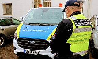 Der Kommunale Ordnungsdienst Detmold kooperiert mit Horn-Bad Meinberg und Schlangen. Lage will ebenfalls dabei sein. - Archivfoto: Janet König