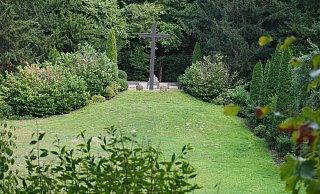 Idyllisch gelegen - der Ehrenhain in Schieder. - Michaela Weiße