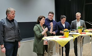 Im Dialog über die Europa-Politik im ländlichen Raum: (von links) Dieter Hagedorn (Vorsitzender Landwirtschaftlicher Kreisverband Lippe), Bianca Winkelmann (stellvertretende Vorsitzende der CDU-Landtagsfraktion NRW), Moderator Lars Brakhage (CDU Lippe), Lena Düpont (CDU, Mitglied des Europäischen Parlaments) und Barntrups Bürgermeister Borris Ortmeier. - Sylvia Frevert