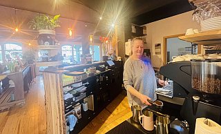 Noch bis Ende Januar steht Christiane Amerkamp hinter der Theke ihres Cafés im Herzen Schwalenbergs. - Silke Buhrmester Noch bis Ende Januar steht Christiane Amerkamp hinter der Theke ihres Cafés im Herzen Schwalenbergs. - Silke Buhrmester