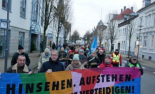 Demonstration für Menschenrechte und Demokratie: Rund 800 Demonstranten setzen ein deutliches Zeichen gegen Rechtsruck, der die Demokratie gefährdet. - Thomas Krügler Demonstration für Menschenrechte und Demokratie: Rund 800 Demonstranten setzen ein deutliches Zeichen gegen Rechtsruck, der die Demokratie gefährdet. - Thomas Krügler