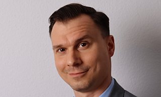 Dennis Möller will für Die Partei in den Landtag ziehen. - Dennis Möller