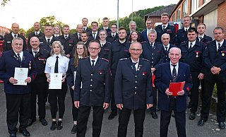 Zahlreiche Ehrungen und Beförderungen standen bei der Feuerwehr Schieder-Schwalenberg an. - Nicole Ellerbrake