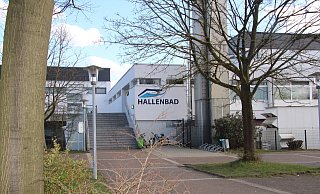 Das städtische Hallenbad am Werreanger ist gut besucht. Es soll saniert werden. - Cordula Gröne
