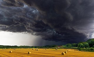 Der Deutsche Wetterdienst warnt vor Starkregen und Sturmböen in Lippe. - Pixabay