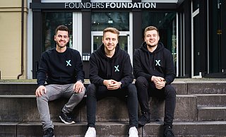 Die saasmetrix-Gründer (von links) Jerome Fath, Marcel Banmann und Josua Köhler. - Boris Buchmann Fotografie Die saasmetrix-Gründer (von links) Jerome Fath, Marcel Banmann und Josua Köhler. - Boris Buchmann Fotografie