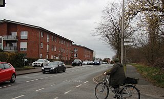 Kurz hinter der Einmündung vom Detmolder Weg zeigt sich die Liebigstraße breit aufgestellt, anschließend geht es in schmalerer Optik in zwei Kurven bis zur Bunsenstraße. - Katrin Kantelberg Kurz hinter der Einmündung vom Detmolder Weg zeigt sich die Liebigstraße breit aufgestellt, anschließend geht es in schmalerer Optik in zwei Kurven bis zur Bunsenstraße. - Katrin Kantelberg