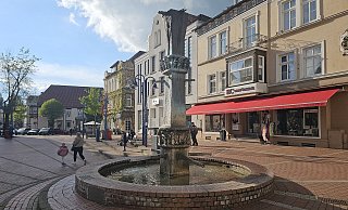 Der Zieglerbrunnen ist ein markanter Blickfang auf dem Marktplatz. Wenn dieser saniert wird, könnte es für den Brunnen einen etwas anderen Standort geben. - Astrid Sewing