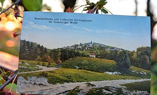 Auf dieser alten Postkarte aus der Sammlung von Werner Höltke mit dem Blick vom Wöstenfeld im Jahr 1925 wird neben der Sommerfrische bereits mit dem Begriff „Luftkurort Oerlinghausen“ geworben. Foto: Karin Prignitz - Karin Prignitz Auf dieser alten Postkarte aus der Sammlung von Werner Höltke mit dem Blick vom Wöstenfeld im Jahr 1925 wird neben der Sommerfrische bereits mit dem Begriff „Luftkurort Oerlinghausen“ geworben. Foto: Karin Prignitz - Karin Prignitz