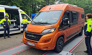 Bei Möhrchen, dem Kastenwagen von Antje und Maik Mierwald, passt alles wunderbar. - Marianne Schwarzer Bei Möhrchen, dem Kastenwagen von Antje und Maik Mierwald, passt alles wunderbar. - Marianne Schwarzer