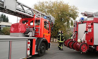 Die Feuerwehr Extertal bei einem Einsatz. Sie soll ein neues Domizil erhalten. - Sylvia Frevert