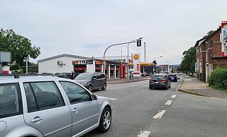 Auf dem Bruchweg in Lemgo herrscht viel Verkehr. Auch, weil die Lemgoer viel mit dem Pkw unterwegs sind. - Nadine Uphoff/Archivfoto Auf dem Bruchweg in Lemgo herrscht viel Verkehr. Auch, weil die Lemgoer viel mit dem Pkw unterwegs sind. - Nadine Uphoff/Archivfoto