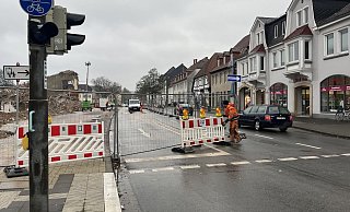 Die Absperrbaken am Hornschen Tor haben ausgedient - ab Freitag herrscht auf der Hornschen Straße wieder freie Fahrt. - Jana Beckmann Die Absperrbaken am Hornschen Tor haben ausgedient - ab Freitag herrscht auf der Hornschen Straße wieder freie Fahrt. - Jana Beckmann