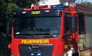Die Feuerwehr beim Einsatz im Unteren Weg. - Feuerwehr Detmold