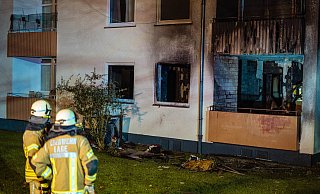 Der Schaden in der Erdgeschosswohnung des Mehrfamilienhauses am Itisweg ist immens. Darum gehen die Einsatzkräfte davon aus, dass das Feuer auch dort ausbrach. - FREITAG-TV