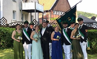 Beim Fest des Schützenvereins Niese-Köterberg strahlt alles - nicht nur die Sonne. - Nora Möhring Beim Fest des Schützenvereins Niese-Köterberg strahlt alles - nicht nur die Sonne. - Nora Möhring