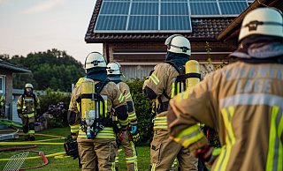 Die Feuerwehr hat die Lage schnell unter Kontrolle. - FreitagTV