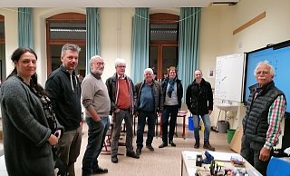 Die Liberalen wollten direkt in der Grundschule am Weinberg wissen, wie es mit der Entwicklung des Campus vonstatten geht: (von links) Konrektorin Claudia Pilch, Uwe Beckmeier, Wille Glock, Jochen Smyrek, Andreas Brächtker, Birgit Brächtker, Schulleiter Torsten Mewes und Fraktionschef Hans-Adolf Albrecht. - FDP Blomberg Die Liberalen wollten direkt in der Grundschule am Weinberg wissen, wie es mit der Entwicklung des Campus vonstatten geht: (von links) Konrektorin Claudia Pilch, Uwe Beckmeier, Wille Glock, Jochen Smyrek, Andreas Brächtker, Birgit Brächtker, Schulleiter Torsten Mewes und Fraktionschef Hans-Adolf Albrecht. - FDP Blomberg