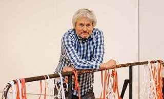 Der Kabarettist Jürgen Becker spielt am kommenden Samstag in der Stadthalle in Detmold. - Jörn Neumann Der Kabarettist Jürgen Becker spielt am kommenden Samstag in der Stadthalle in Detmold. - Jörn Neumann