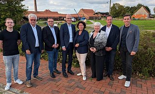 Sind beim CDU-Sommerfest dabei: Nick Zimmermann (von links), Gerd Lütge, Vorsitzender Frederik Topp, Bundestagsabgeordneter Ralph Brinkhaus, Bundestagsabgeordnete Kerstin Vieregge, Brigitte Hermann,Landtagsabgeordneter Klaus Hansen und Jan Helmut Johanning. - CDU Lage