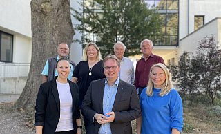 Neuer Vorstand: Janina Stiegmann mit SPD-Ortschef Dr. Dennis Maelzer und Jessica Haushalter (vorn von links) sowie Hans-Peter von der Ahe, Ilka Kottmann, Helmut Pieper und Wolfgang Schriegel. Nicht im Bild sind Marius Roll,Heinz-Joachim Köhne und Jason Jochem. - SPD