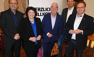Bei der Diskussionsrunde sind Rainer Radler (Bundesagentur für Arbeit), Landtagsabgeordnete Ellen Stock, LZ-Chefredakteur Dirk Baldus, Professor Tobias Schmohl von der TH OWL und Landtagsabgeordneter Dr. Dennis Maelzer als Moderator (von links) dabei gewesen. - Hajo Gärtner Bei der Diskussionsrunde sind Rainer Radler (Bundesagentur für Arbeit), Landtagsabgeordnete Ellen Stock, LZ-Chefredakteur Dirk Baldus, Professor Tobias Schmohl von der TH OWL und Landtagsabgeordneter Dr. Dennis Maelzer als Moderator (von links) dabei gewesen. - Hajo Gärtner