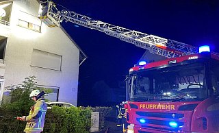 Bei einem Brand in der Ahornstraße ist ein Mensch verletzt worden. Die Feuerwehr war mit rund 35 Einsatzkräften vor Ort. Foto: Daniel Hobein / Feuerwehr Bad Salzuflen - Daniel Hobein/Feuerwehr Bad Salzuflen