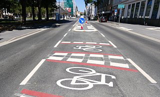 Zwei Verkehrsinseln und in der Mitte freie Fahrt für Radler: So sieht der neue Übergang an der Paulinenstraße aus. - Sven Koch