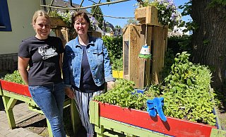 Anna Lena Beermann (links) und Monika Frodermann arbeiten im Treff des Kinderschutzbundes im Papageienviertel. Sie sehen großes Potenzial, wenn im Viertel die richtigen Weichen im Wohnungsbau gestellt werden. - Astrid Sewing Anna Lena Beermann (links) und Monika Frodermann arbeiten im Treff des Kinderschutzbundes im Papageienviertel. Sie sehen großes Potenzial, wenn im Viertel die richtigen Weichen im Wohnungsbau gestellt werden. - Astrid Sewing
