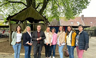 Der Detmolder SPD-Landtagsabgeordnete Dennis Maelzer macht sich bei der Weertschule in Detmold einen Eindruck über die Herausforderungen bei der Inklusion in Schulen. - Wahlkreisbüro Dennis Maelzer