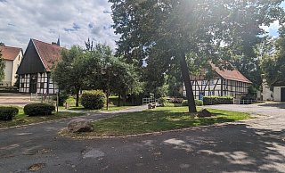 Der Marktplatz in Hohenhausen im herbstlichen Glanz 2023. - Fotorechte: Gemeinde Kalletal